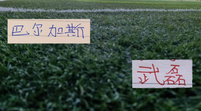武磊跟巴尔加斯换球衣!球王依然宝刀不老|上海海港|马蒂亚斯-巴尔加斯|沙特联赛|西班牙人|中超联赛_新浪体育_新浪新闻